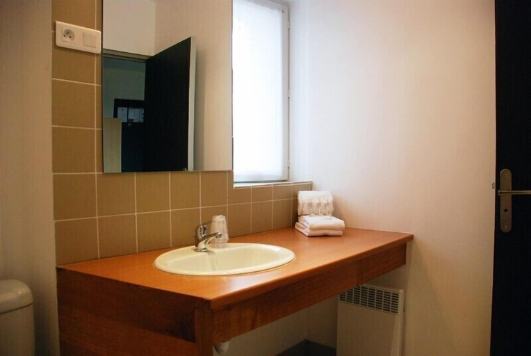 Bathroom 4, Le Relais des Lacs, Nièvre