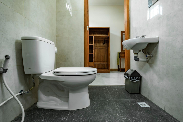 Bathroom 7