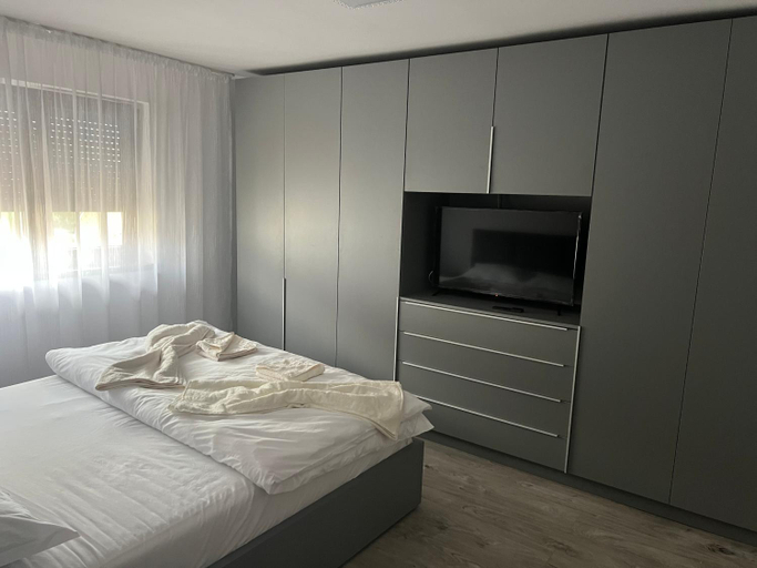 Others 3, Apartament 5ive, Tasnad