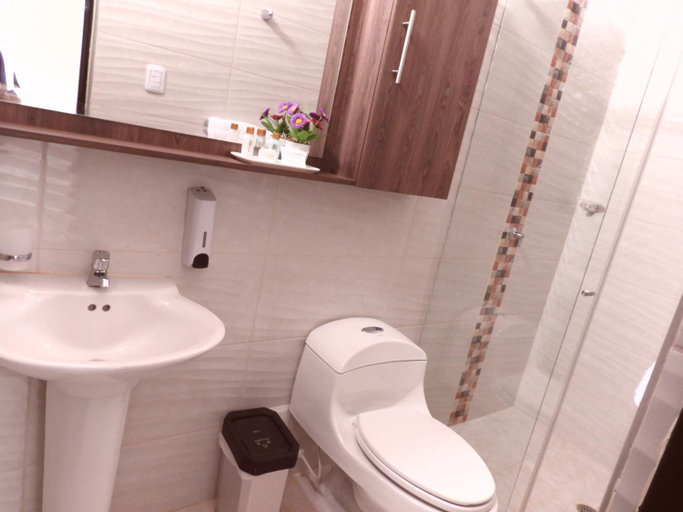 Bathroom, Solaris Hotel, Villavieja