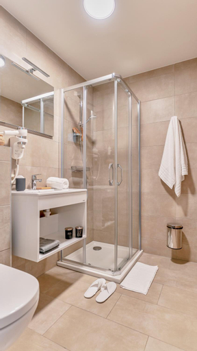 Bathroom 4