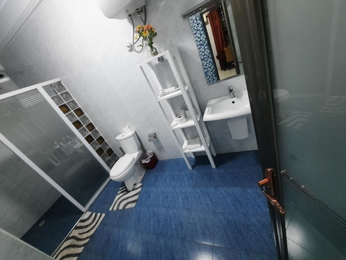 Bathroom 2, EFUA ANOAH HOTEL & APARTMENT, Shama Ahanta East