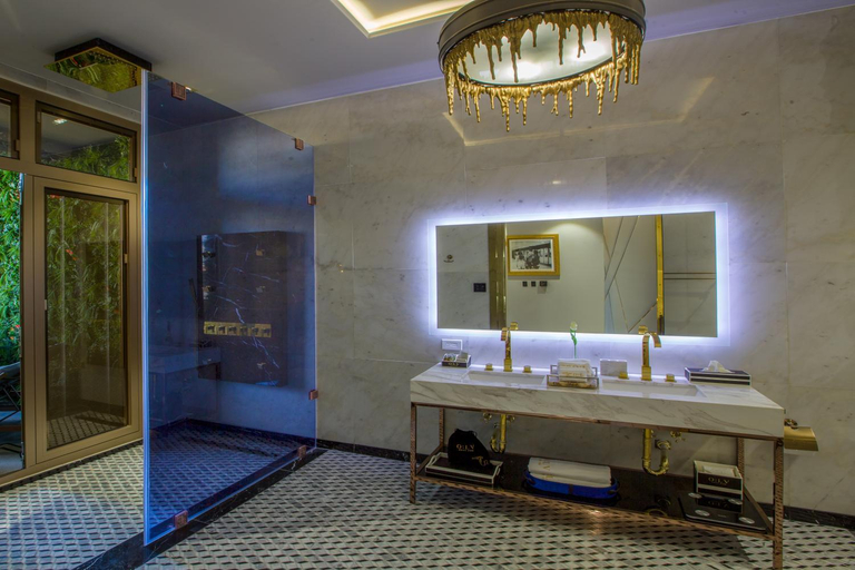 Bathroom 5, O:LV Fifty Five