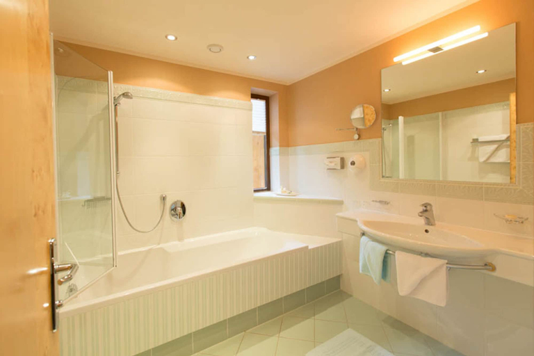 Bathroom 4, Rosa Canina, Landeck