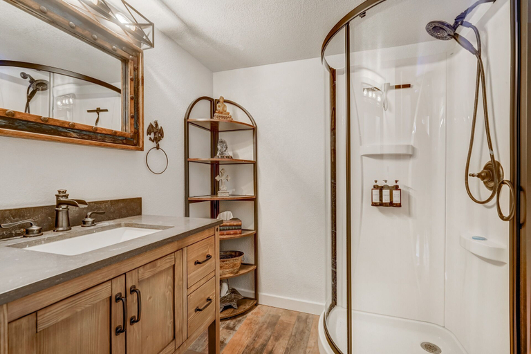 Bathroom 3, Medieval Manor, Teller