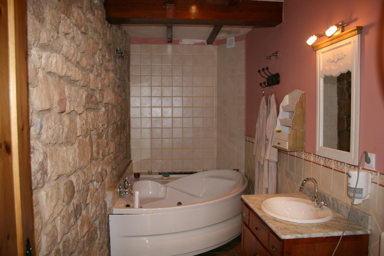 Bathroom 3, Trisileja en Posada La Busta, Cantabria