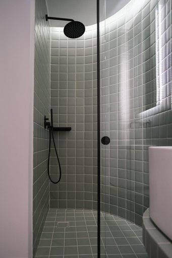 Bathroom 5, K23 Color Suites, Attica