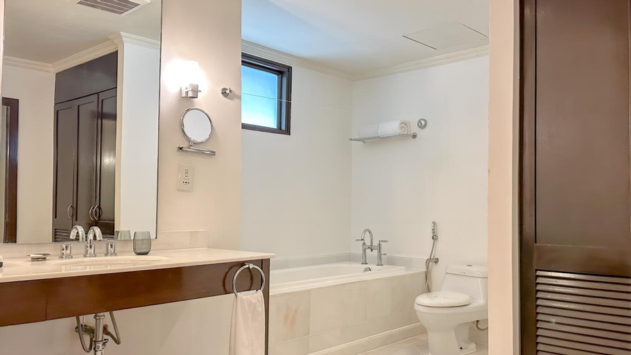 Bathroom 11