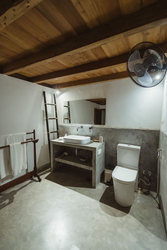Bathroom 5, 32 Middle Street, Galle Four Gravets