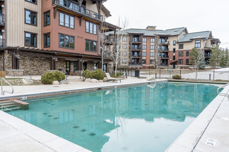 Sport & Beauty 2, Trailhead Lodge, Routt