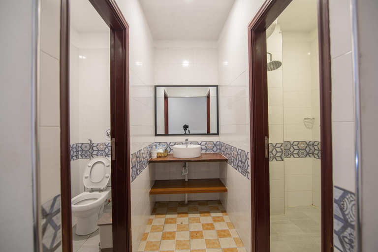 Bathroom 5, Pooltop Phnom Penh, Phnom Penh