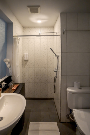Bathroom 7