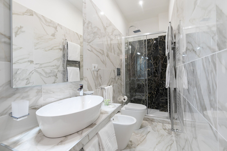 Bathroom 5, Relais del Portico, Roma