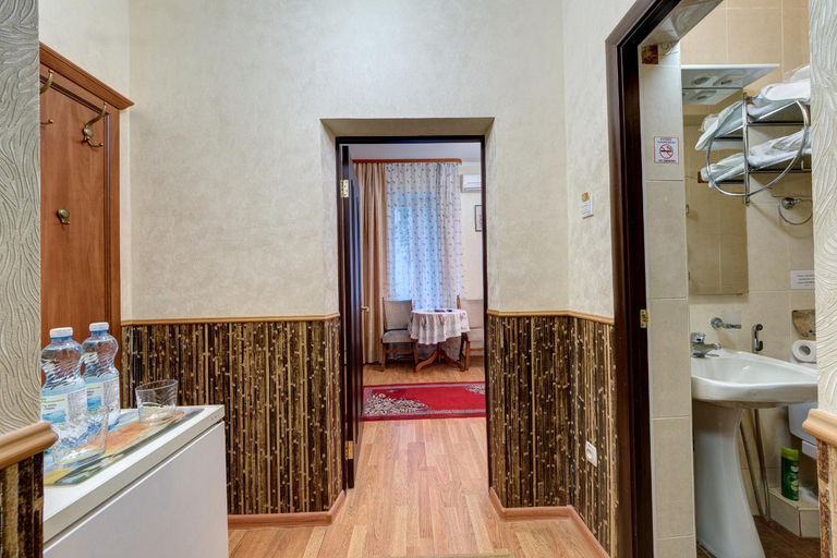 Bathroom 3, Aleksandria Hotel, Solomians'kyi