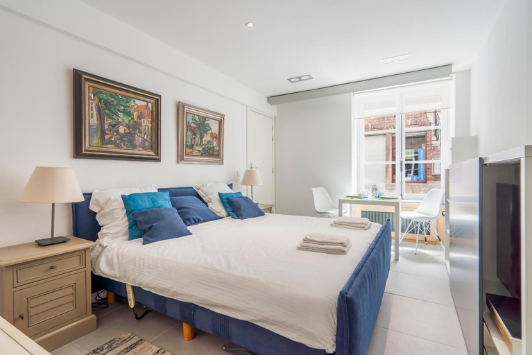 Others 4, Modern guest house in centre of Bruges, West-Vlaanderen