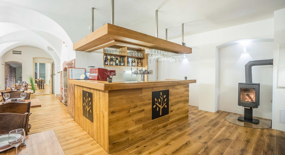 Food & Drinks 2, Penzion a Restaurace 14, Trutnov