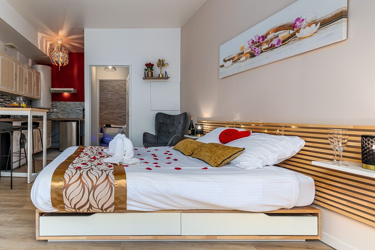Bedroom 3, Havre de Paix  Jacuzzi, Hauts-de-Seine