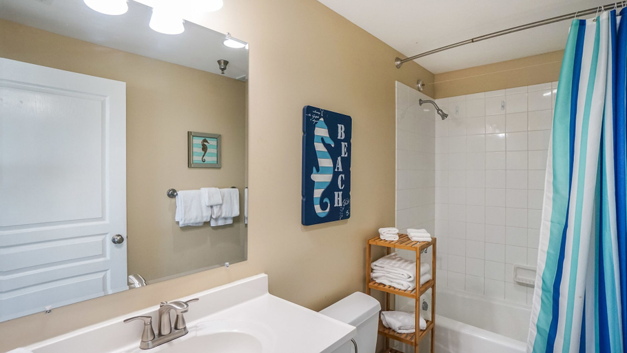 Bathroom 4, Emerald Isle, Escambia