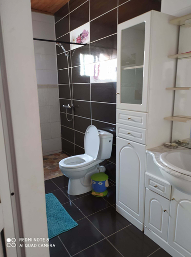 Bathroom 5, Grace Guesthouse, Analamanga