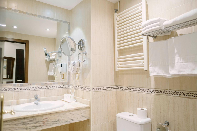 Bathroom 5, Maria Manuela, Asturias