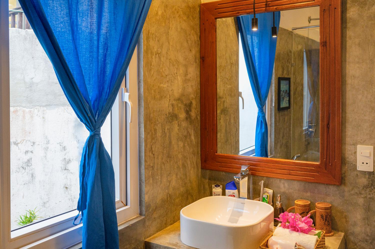 Bathroom, Be's Beach House An Bang, Da Nang