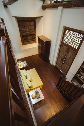 Room 2, 32 Middle Street, Galle Four Gravets