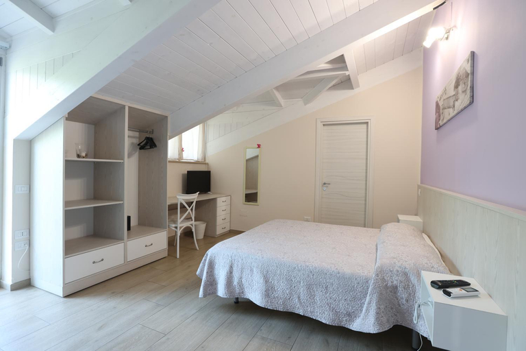 Others 5, B&B Oliveto, Caserta