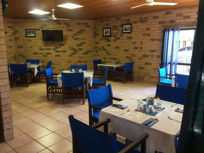 Food & Drinks 4, Boulder Opal Motor Inn, Winton