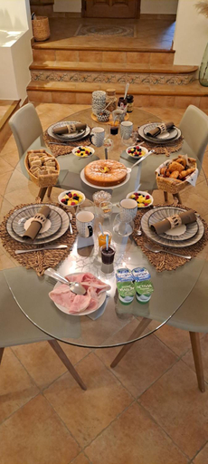 Food & Drinks