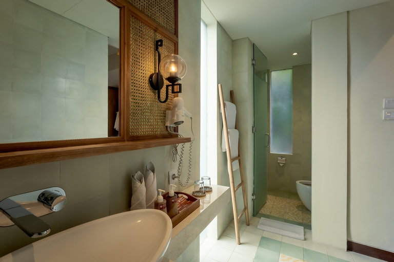 Bathroom 10