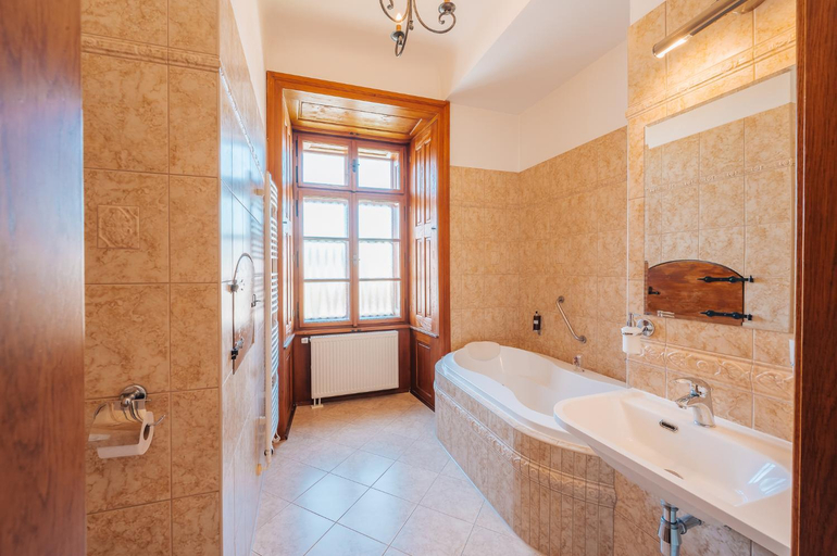 Bathroom 3, Zamek Hradek, Klatovy