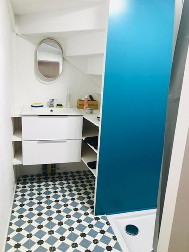 Bathroom 4, Chambre Darwin SDB WC et Terrasse prives, Gironde