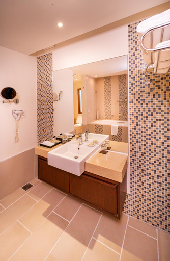 Bathroom 11