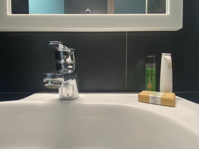 Bathroom, Hostal Laia by gaiarooms, Barcelona
