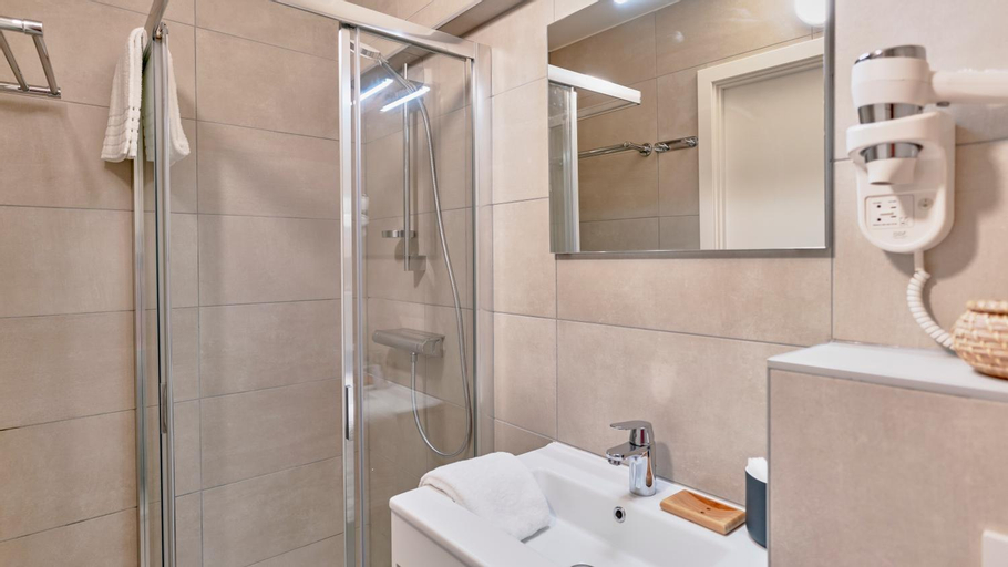 Bathroom 8