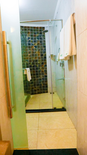 Bathroom 5, Aberdare Prestige & Royal Cottages, Kieni