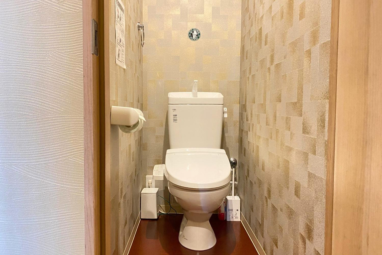 Bathroom 2, Samurai Suite 2 , 15mins from Kyoto Eki , 5 mins to Arashiyama, Kyoto