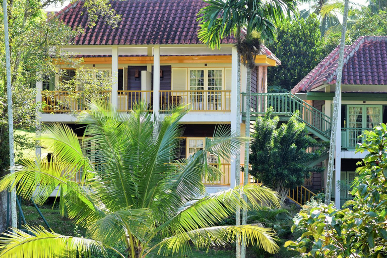 Exterior 3