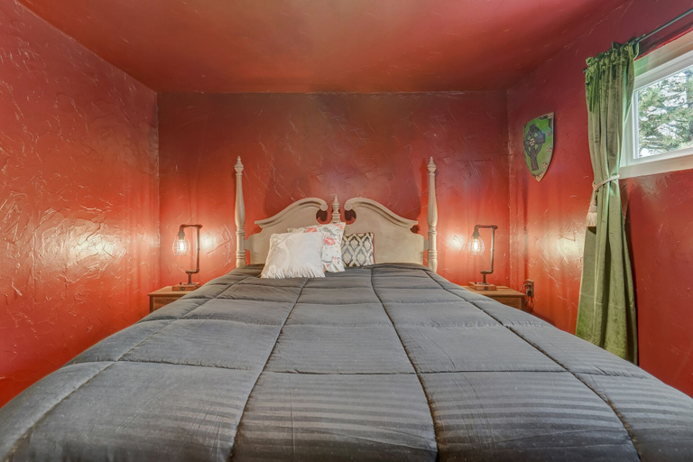 Bedroom 2, Medieval Manor, Teller