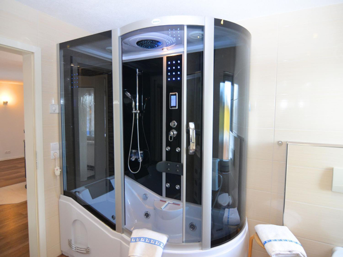Bathroom 2, Ski Hiking Forest Stay, Hildburghausen