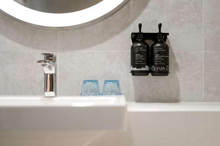 Bathroom 16