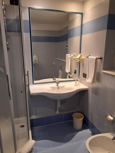 Bathroom 4, Donizetti, Bergamo