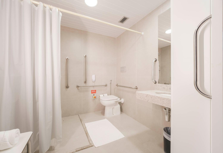 Bathroom, ibis budget Farroupilha, Farroupilha