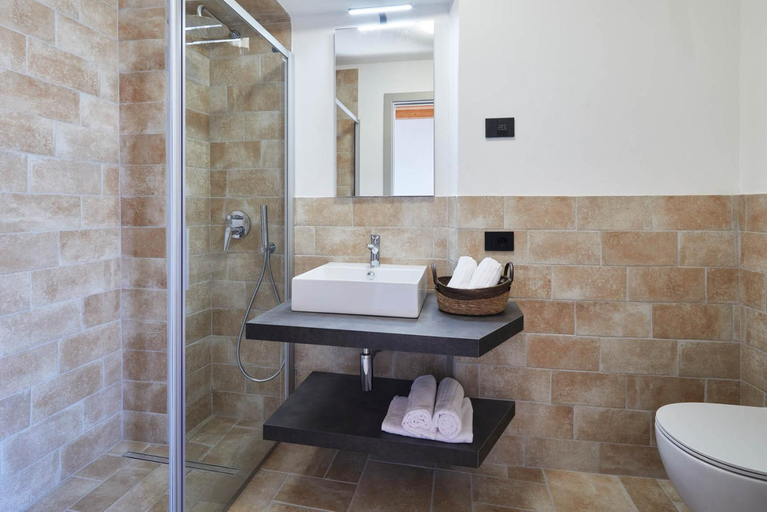 Bathroom 4, Le Terre di Gu, Trento