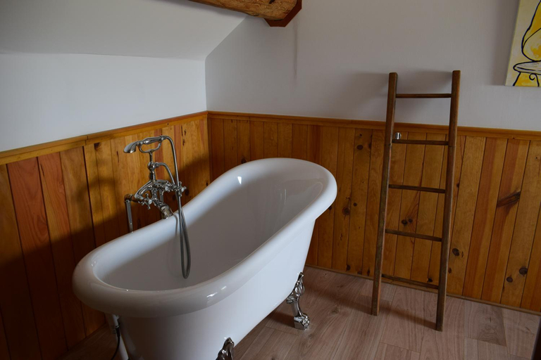Bathroom 2, Le Chene d’Or, Côte-d'Or