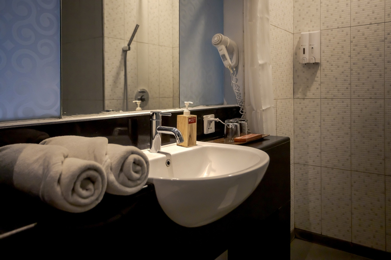 Bathroom 8