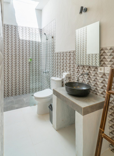 Bathroom 2, Amazon Guesthouse by Bukit Vista, Badung