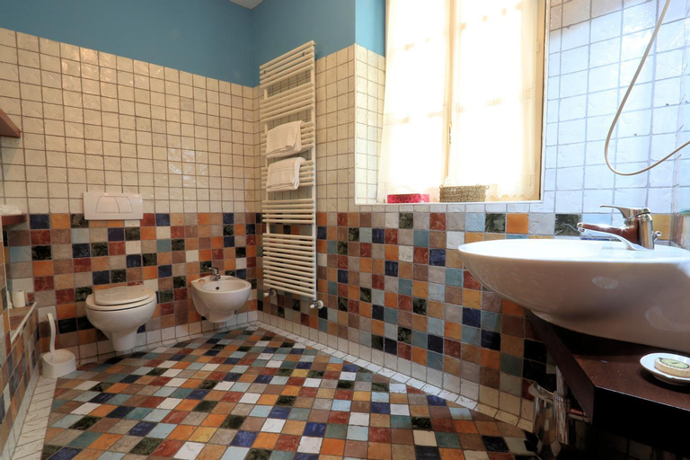 Bathroom 16