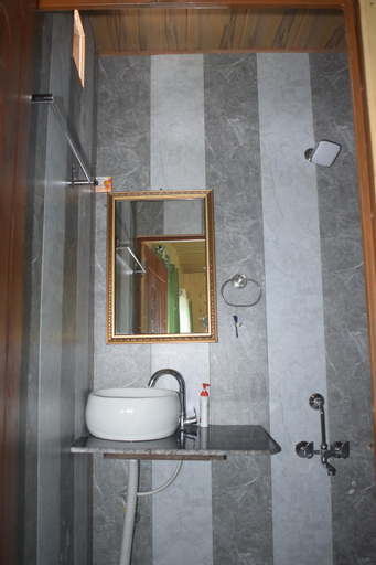 Bathroom 14