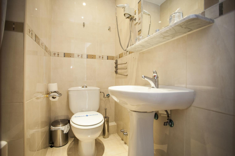 Bathroom 4, Pension Carrera, Madrid